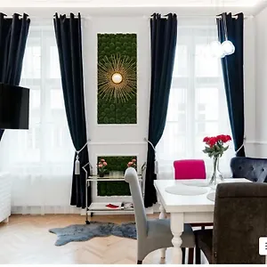 wenceslas-square-apartment.praguehotelsweb.com/